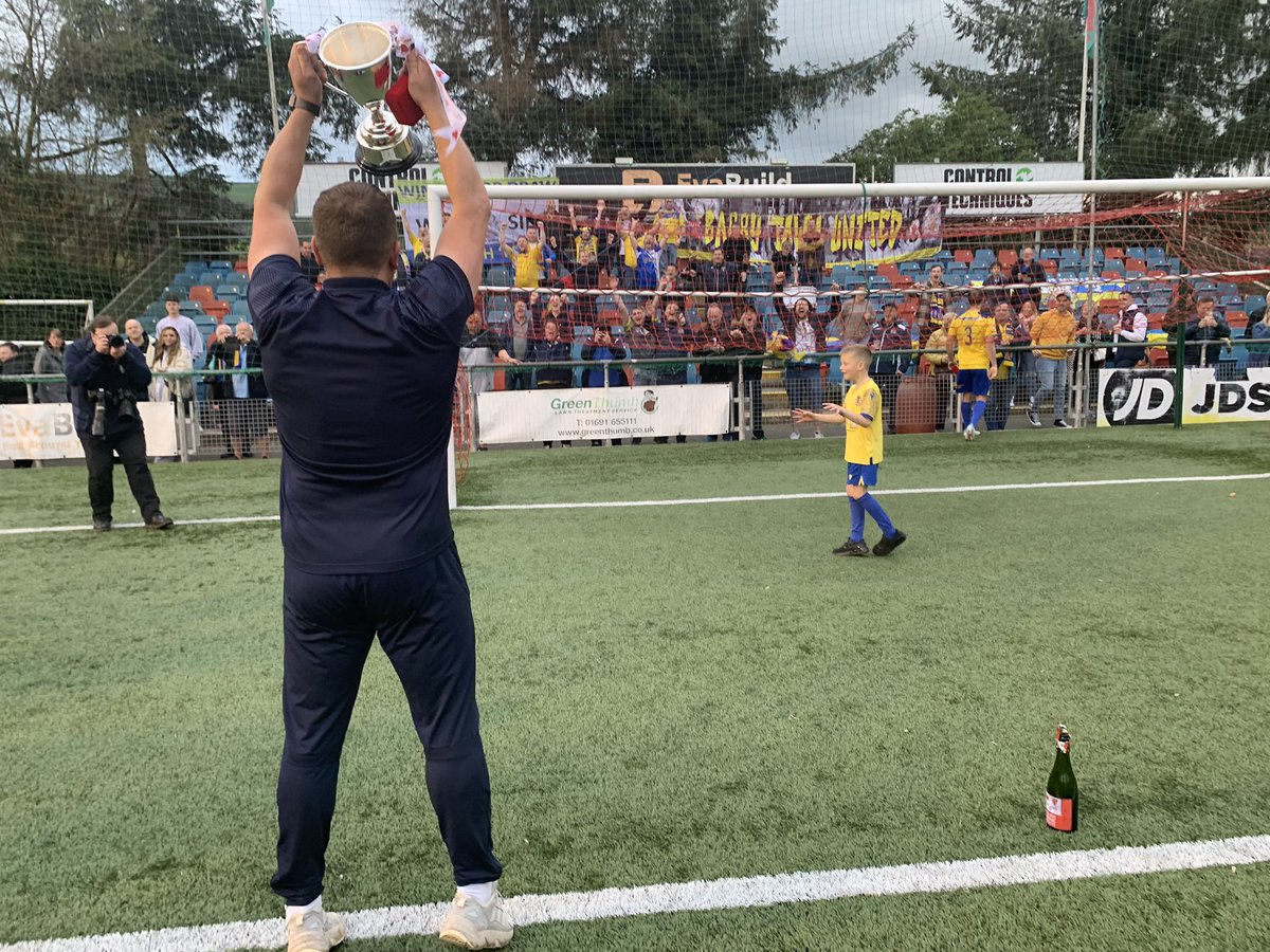 lookoutwales2's tweet photo. A brilliant end to a terrific season @BarryTownUnited
Thanks to @kendscoach @Kaynomc & @ianjamesjohnson for sparing some time to chat with @BRORADIO
#WBSLeagueCup reaction, plus a lookback at the season on The #ValeThisWeek - Wednesday at 7 and wherever you get your podcasts. https://t.co/uOrcDz3ejz