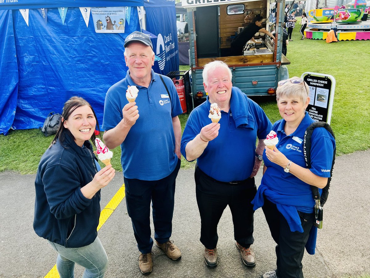 We spoke to so many wonderful members of the public today <a href="/StRichardsFest/">St Richard's 2018</a> #Droitwich #VinesPark 
<a href="/CRTWestMidlands/">Canal & River Trust West Midlands</a> had a superb day celebrating our special blue green spaces.
Come join us for round 2 tomorrow 

#lifesbetterbywater 
#BankHolidayWeekend