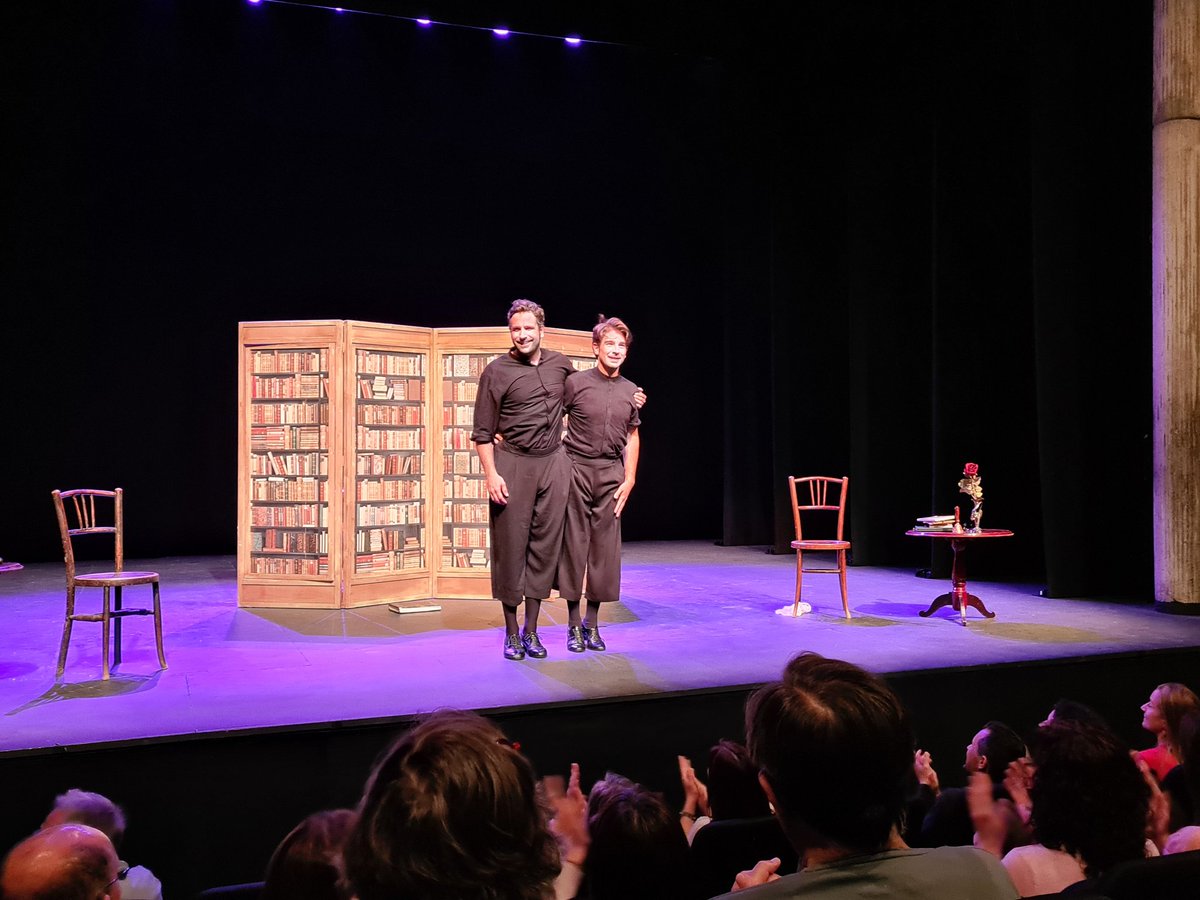 adammartin_73's tweet photo. Avui, bentornat a terres gironines, dissabte d'embogimenta amb 'Les dones sàvies', de Molière, amb dramatúrgia de @ForsLluis i interpretat per @enriccambray i @RicardFarre al @teatredesalt. El que fan aquest parell de grans és brutal, difícil i molt divertit. Visca @LesSavies! https://t.co/QP3FEptDhI
