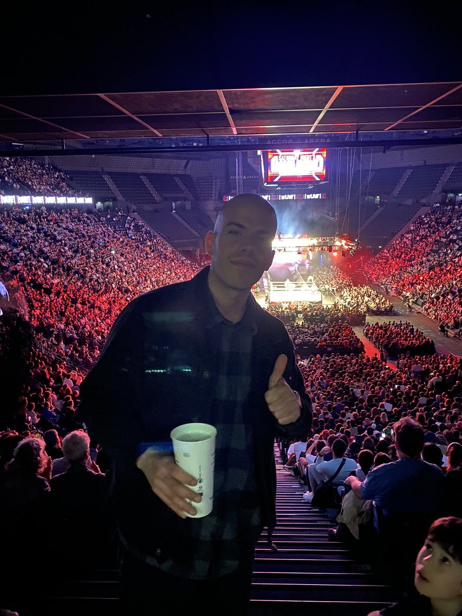 BetSport75's tweet photo. #WWEParis https://t.co/xxCcaEL985