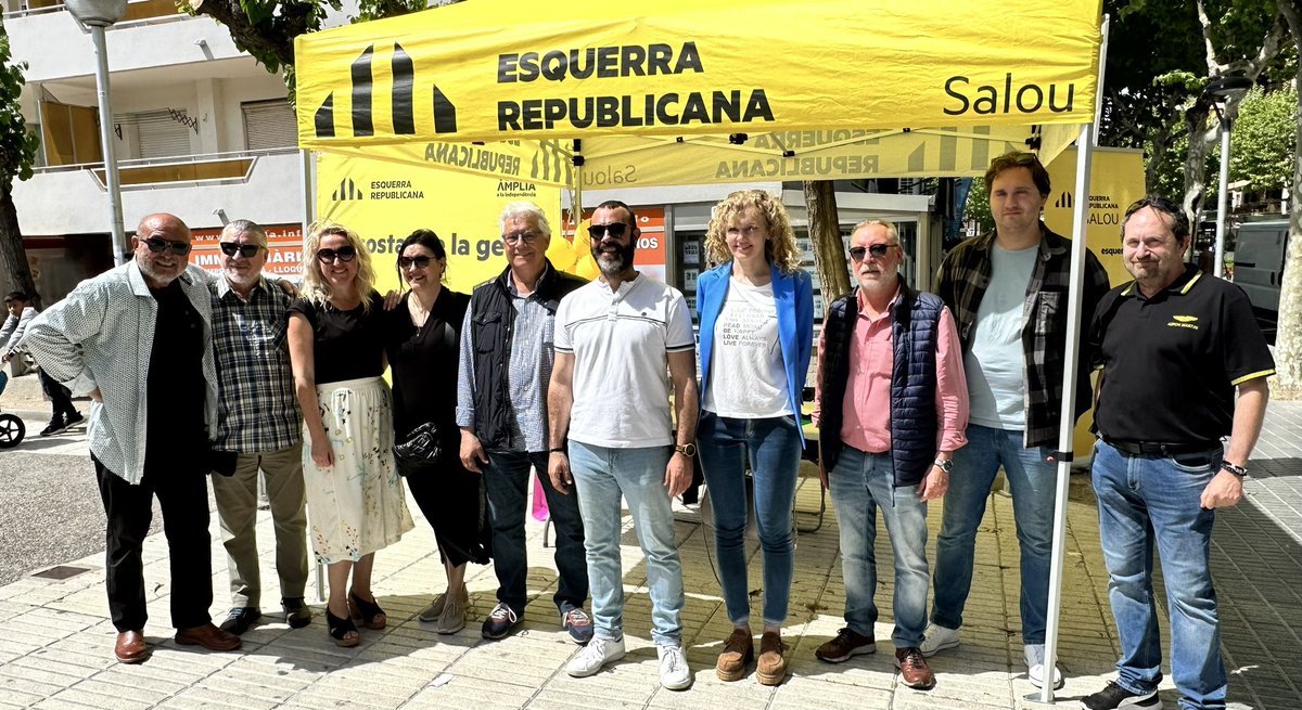 ERC_Salou's tweet photo. El nostre lloc són els carrers al costat de la gent, els nostres pactes i coalicions són amb la ciutadania, per a ser útils. Aquest es el nostre compromís.
Avui al mercat de Salou.
#salou #sebas2023 #sebasalcalde #municipisrepublicans #útils #útilspertransformar https://t.co/xd2n8rMLg5