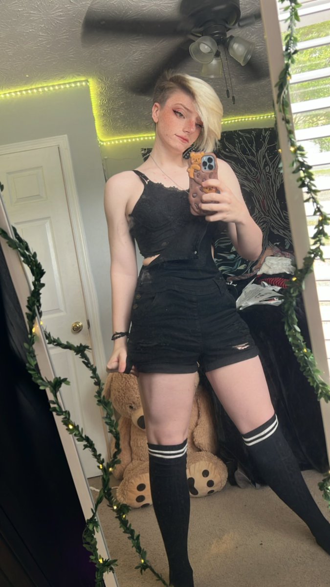 Stitchiot on Twitter: "It’s time for #femboy cuddles 🥰"