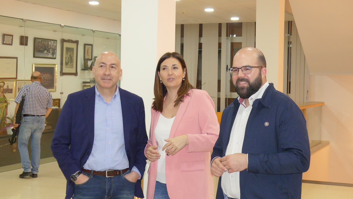 AlejandroSolerM's tweet photo. Se acaba de presentar la candidatura del @PSOE_Bigastro encabezada por Carmen Sánchez. Un equipo de personas que tienen ilusión y muchas ganas de trabajar por las y los bigastrenses. El 28 de mayo estoy convencido que celebraremos que #Bigastro tiene una alcaldesa socialista 🌹 https://t.co/LxFxhZVGzx