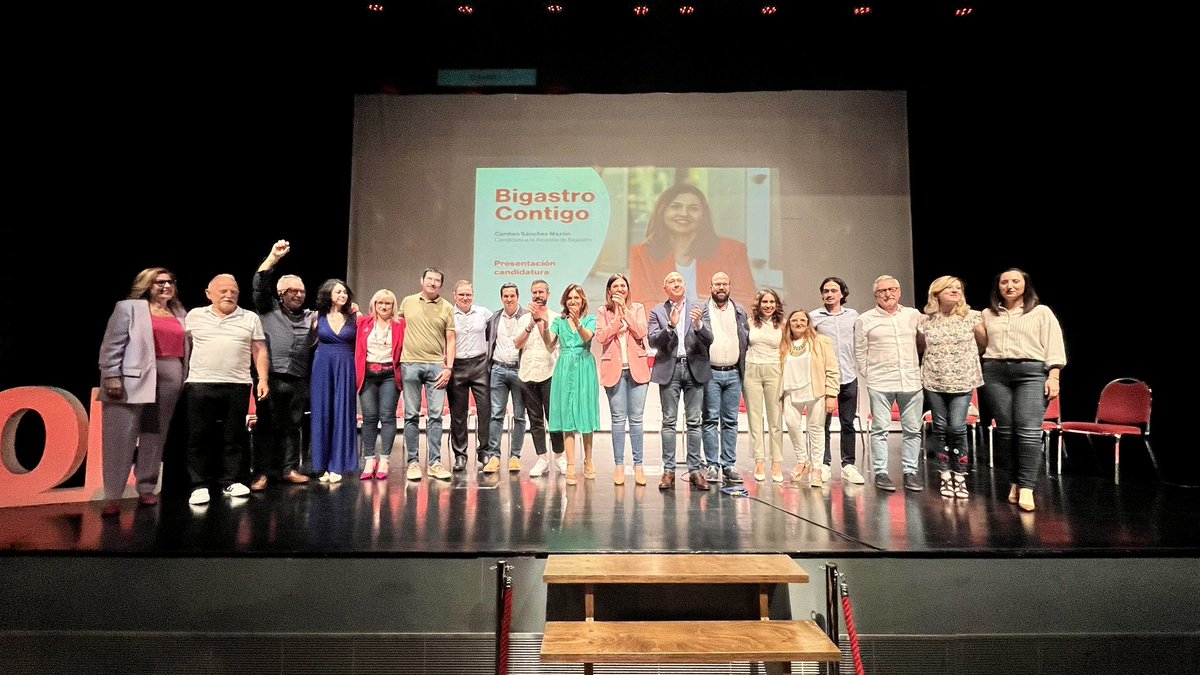 AlejandroSolerM's tweet photo. Se acaba de presentar la candidatura del @PSOE_Bigastro encabezada por Carmen Sánchez. Un equipo de personas que tienen ilusión y muchas ganas de trabajar por las y los bigastrenses. El 28 de mayo estoy convencido que celebraremos que #Bigastro tiene una alcaldesa socialista 🌹 https://t.co/LxFxhZVGzx