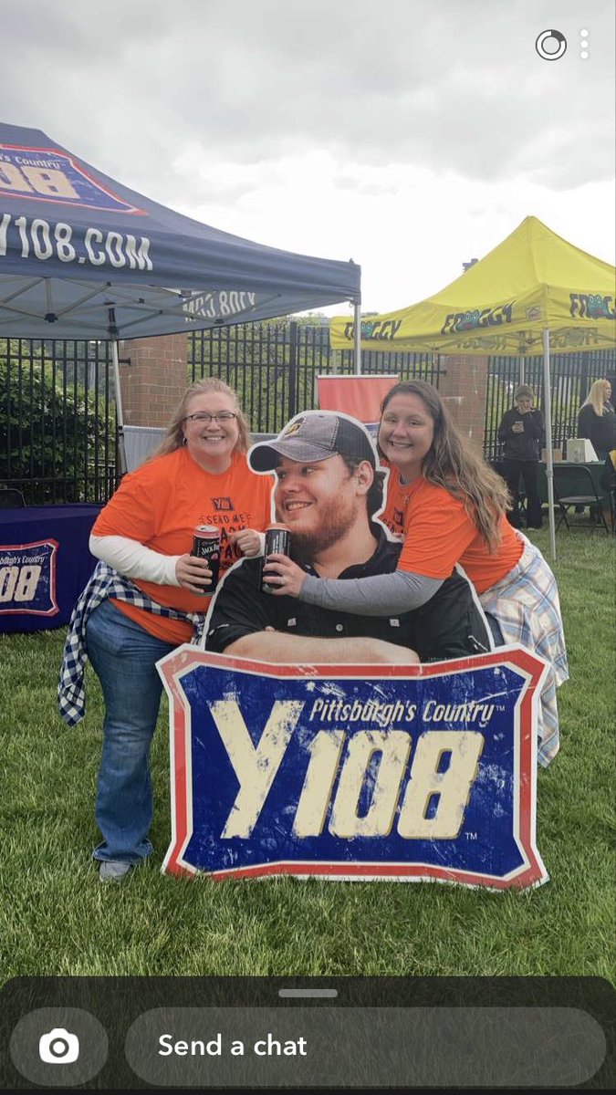 ItsThatKidLex's tweet photo. Having a cold one with @lukecombs and @Y108Pittsburgh come find me in the pit line gate 6!!! #sendmebackstage to me @laineywilson pleaseeeee ❤️✌️🤞 https://t.co/o9256bGiI4