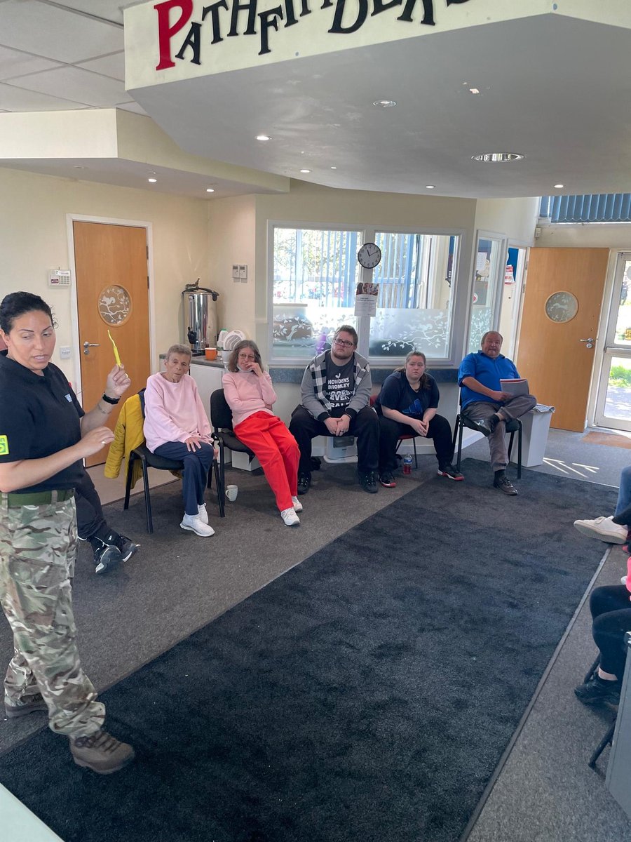 A fantastic day back teaching the <a href="/ThecitizenAID/">citizenAID</a> Community First Aid Project with @256fdhosp 

Some fantastic and exciting news coming for <a href="/MPSBromley/">South Area - Bromley MPS</a> @MPSCroydonand <a href="/MPSSutton/">South Area - Sutton MPS</a> 

Please stay tuned for more details ..........

<a href="/MPSAndyBrittain/">Commander Andy Brittain</a> 
@MPSImran_Asghar