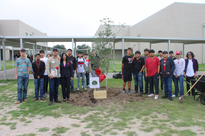 lobo_pride's tweet photo. Palmview will always remember and celebrate our late teachers Hiram Alaniz and Lurdes Guerrero. Students, staff, and family gathered during a tree-planting ceremony to honor them. https://t.co/wYURe1Zfhd