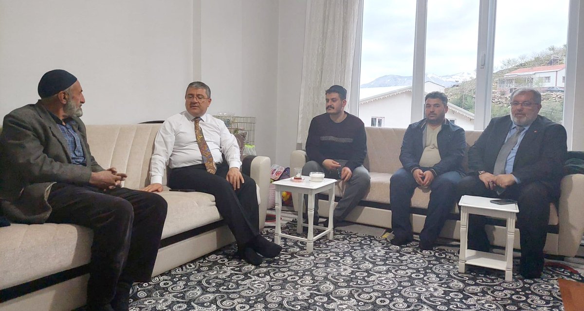 celaleddin_gul's tweet photo. Lojmanı depremde yıkılan Çelikhan Müftüsü Osman Düger'i, müftülük personelini ve din görevlilerini ziyaret ederek geçmiş olsun dileklerinde bulunduk. Yakınları vefat edenlere ise başsağlığı diledik.
#MİLDİYANETSEN #Diyanet #celikhan #Adıyaman https://t.co/NpVKYB5GVP