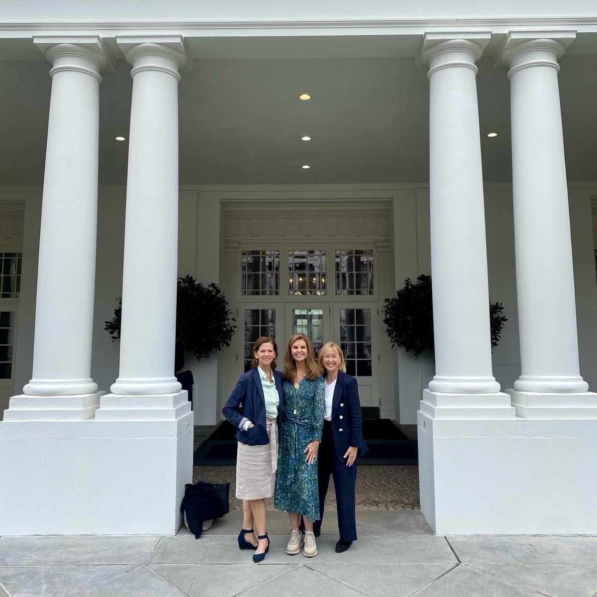 I went to the @WhiteHouse today with @KarenESkelton and @sandygleysteen to meet with @FLOTUS to talk about how we can invest in women’s health. More to come! Stay tuned, but what a super exciting day! #movehumanityforward