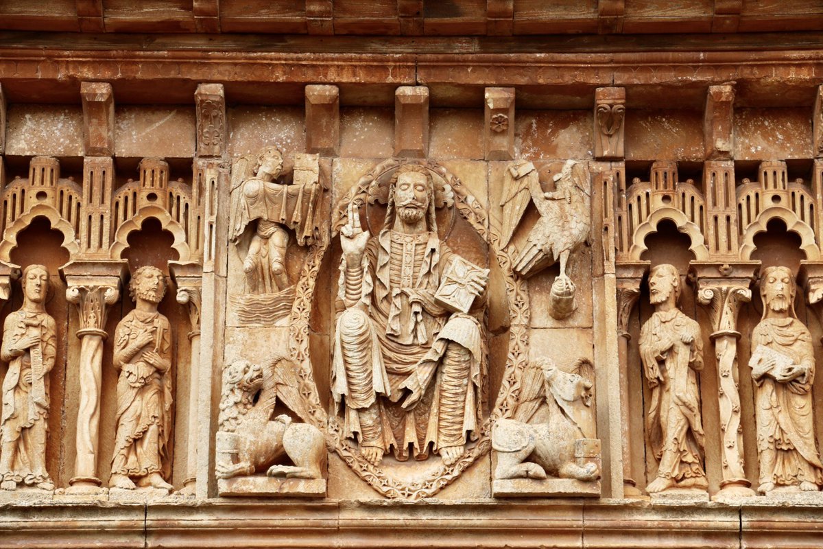 eborrajeros's tweet photo. Primera parada: Iglesia de San Juan Bautista, s.XII. En Moarves de Ojeda. Ese friso es inconfundible e inolvidable. https://t.co/cylsFLGx37
