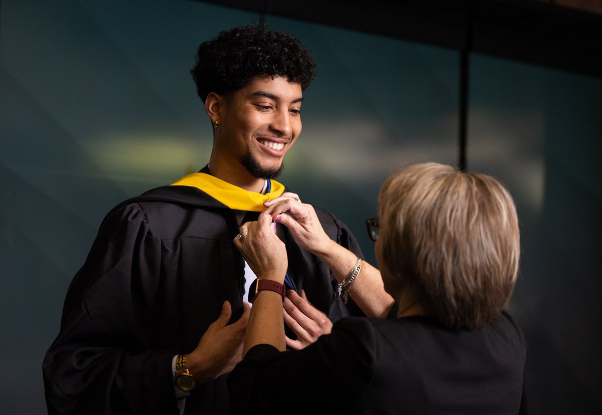PhillyGVPres's tweet photo. What a beautiful end to the Winter 2023 Commencement season as we honored @CLAScomm graduates for all their years of hard work this afternoon! You join a special group of alumni who are proud to be Lakers for life. #gvgrad https://t.co/TFN1t6D7Vr