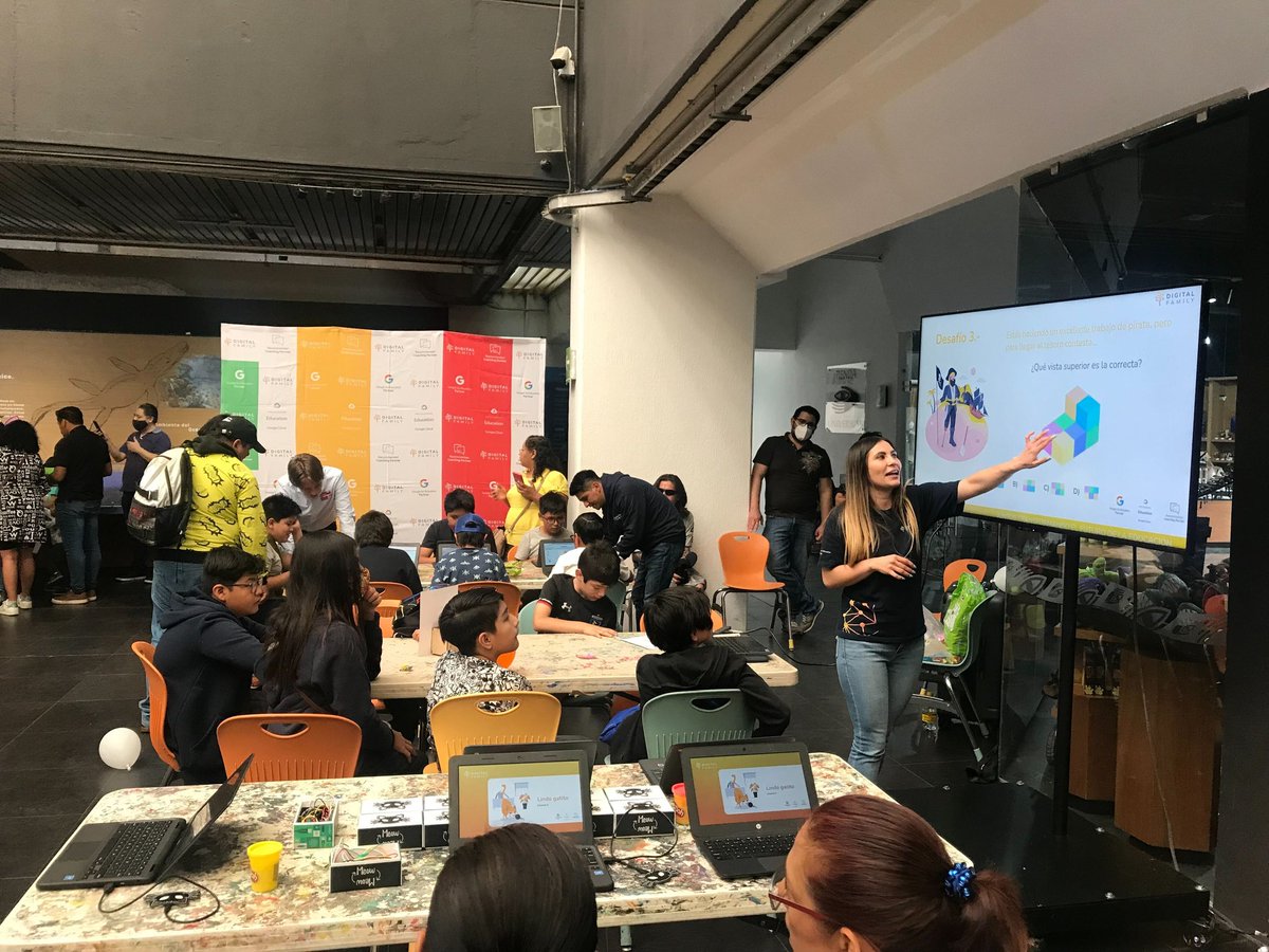 digitalfamilytw's tweet photo. ¡Jugando y aprendiendo en @UniversumMuseo! Hoy hemos pasado un día genial creando videojuegos, una forma divertida y motivadora de desarrollar en los niños y niñas, habilidades digitales esenciales para el futuro. #educacionSTEM https://t.co/UXP5G6WNPN