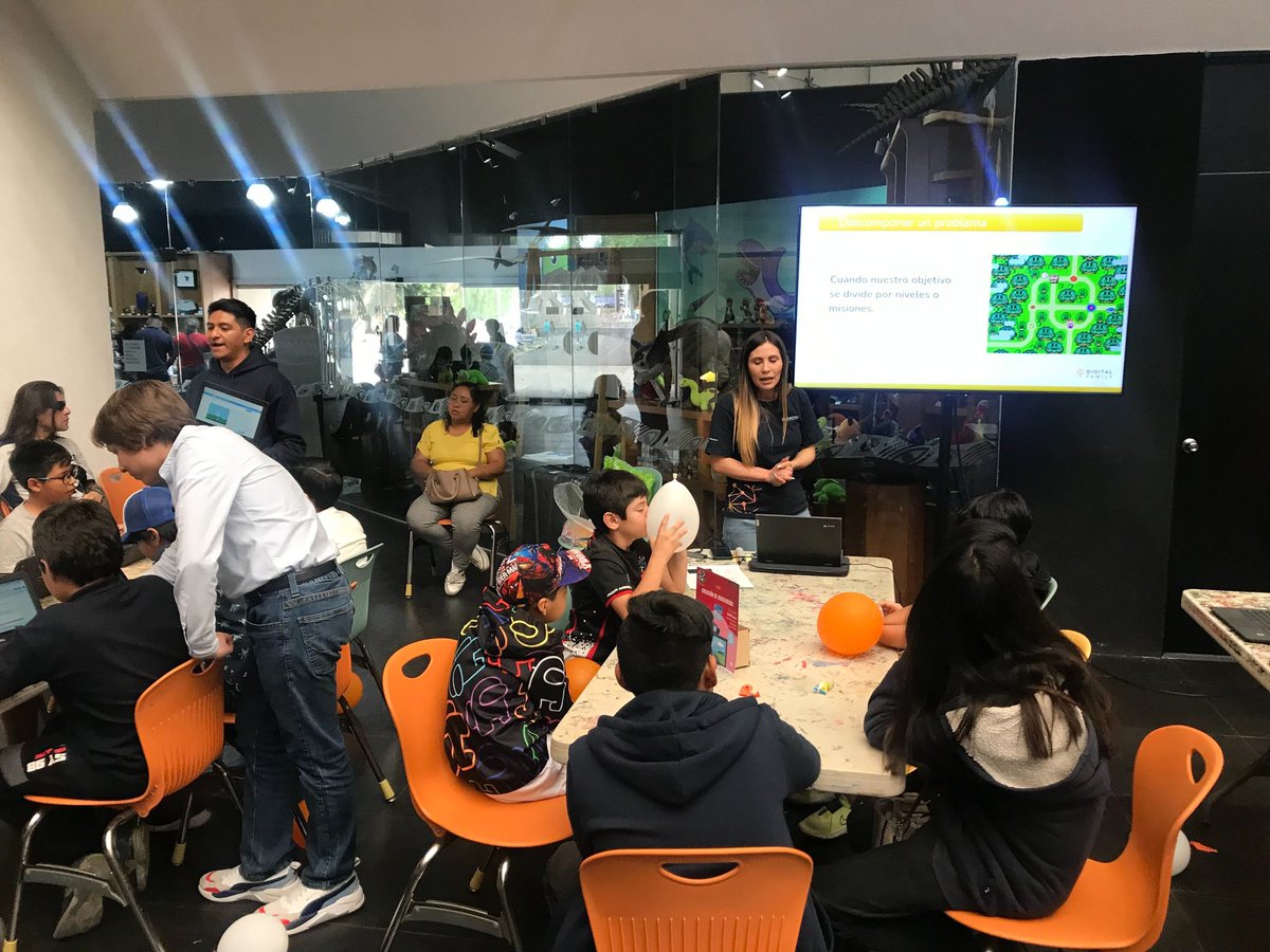 digitalfamilytw's tweet photo. ¡Jugando y aprendiendo en @UniversumMuseo! Hoy hemos pasado un día genial creando videojuegos, una forma divertida y motivadora de desarrollar en los niños y niñas, habilidades digitales esenciales para el futuro. #educacionSTEM https://t.co/UXP5G6WNPN