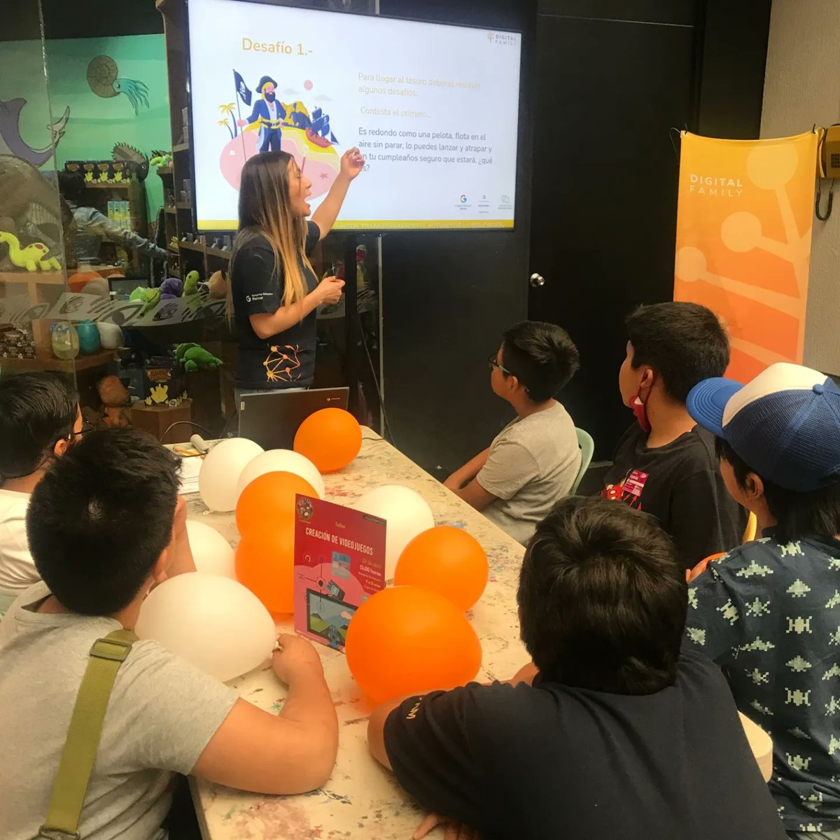 digitalfamilytw's tweet photo. ¡Jugando y aprendiendo en @UniversumMuseo! Hoy hemos pasado un día genial creando videojuegos, una forma divertida y motivadora de desarrollar en los niños y niñas, habilidades digitales esenciales para el futuro. #educacionSTEM https://t.co/UXP5G6WNPN