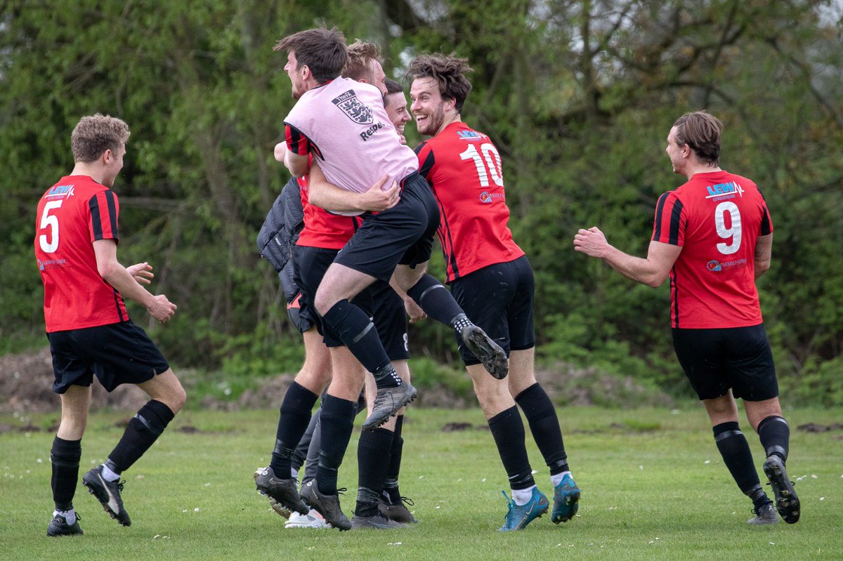 Congratulations to <a href="/ParklandWidi/">Parklands FC🌳</a> 20 consecutive games without a loss and securing promotion today with a 2-0 win against <a href="/KnutsfordFC/">Knutsford FC</a>   
Well done to everyone involved 👏🏽