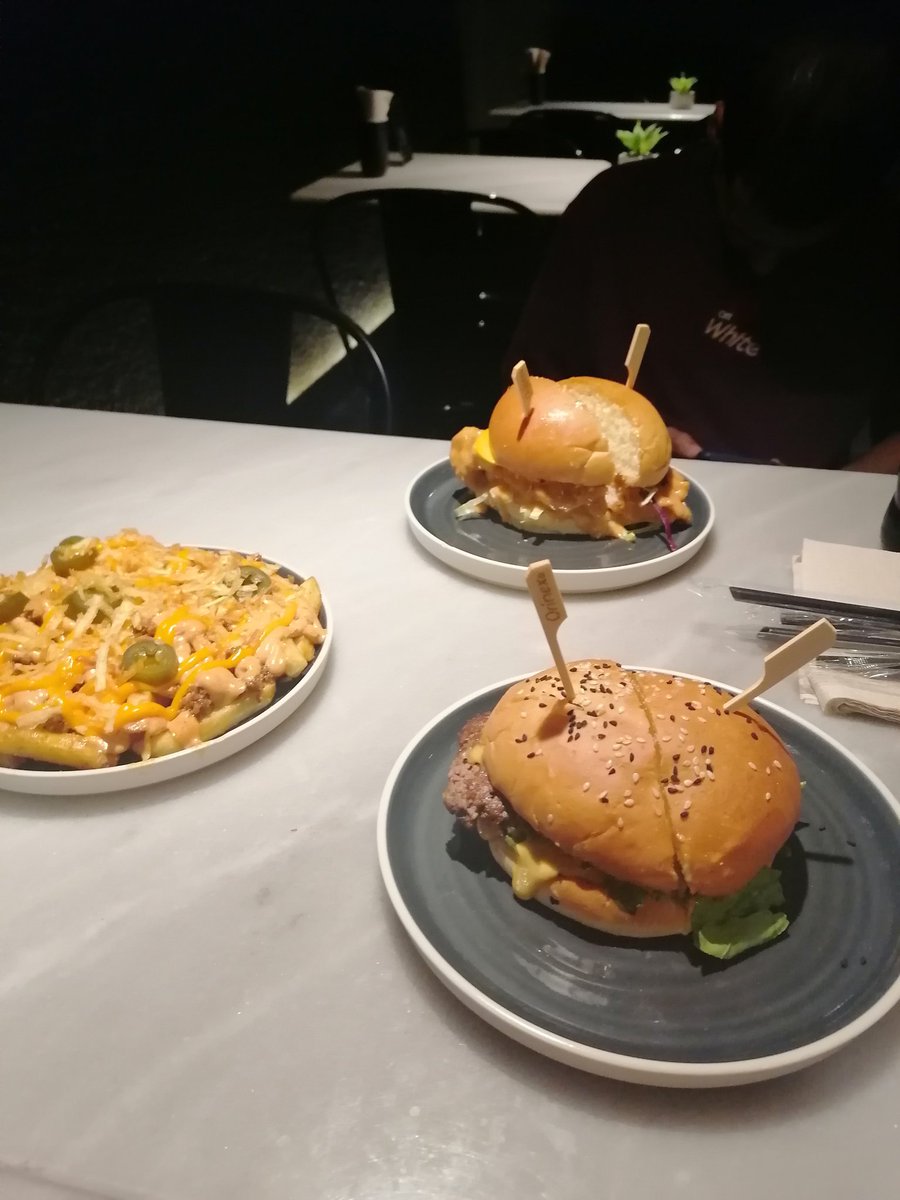 ayaesh2030's tweet photo. اليوم كنت في مطعم ستامب برجر لا يفوتكم طعم ومذاق خرافي في الياسمين شمال الرياض
@StampBurger
STAMP BURGER
059 502 2383
https://t.co/t6TZkaMqiM https://t.co/HXFoMBiYCV