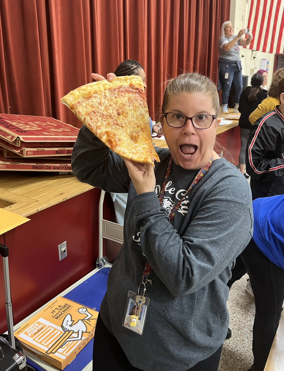 brijslater's tweet photo. Saturday SOL Prep turned into Fraction Boot Camp with Pizza and Parents!! We had a blast using pizza slices to determine fractions! Huge shoutout to all our parents that showed up and our awesome math team for organizing!! Love our @Dale_City_ES community!! #DCEStigers https://t.co/31hJavWUKP