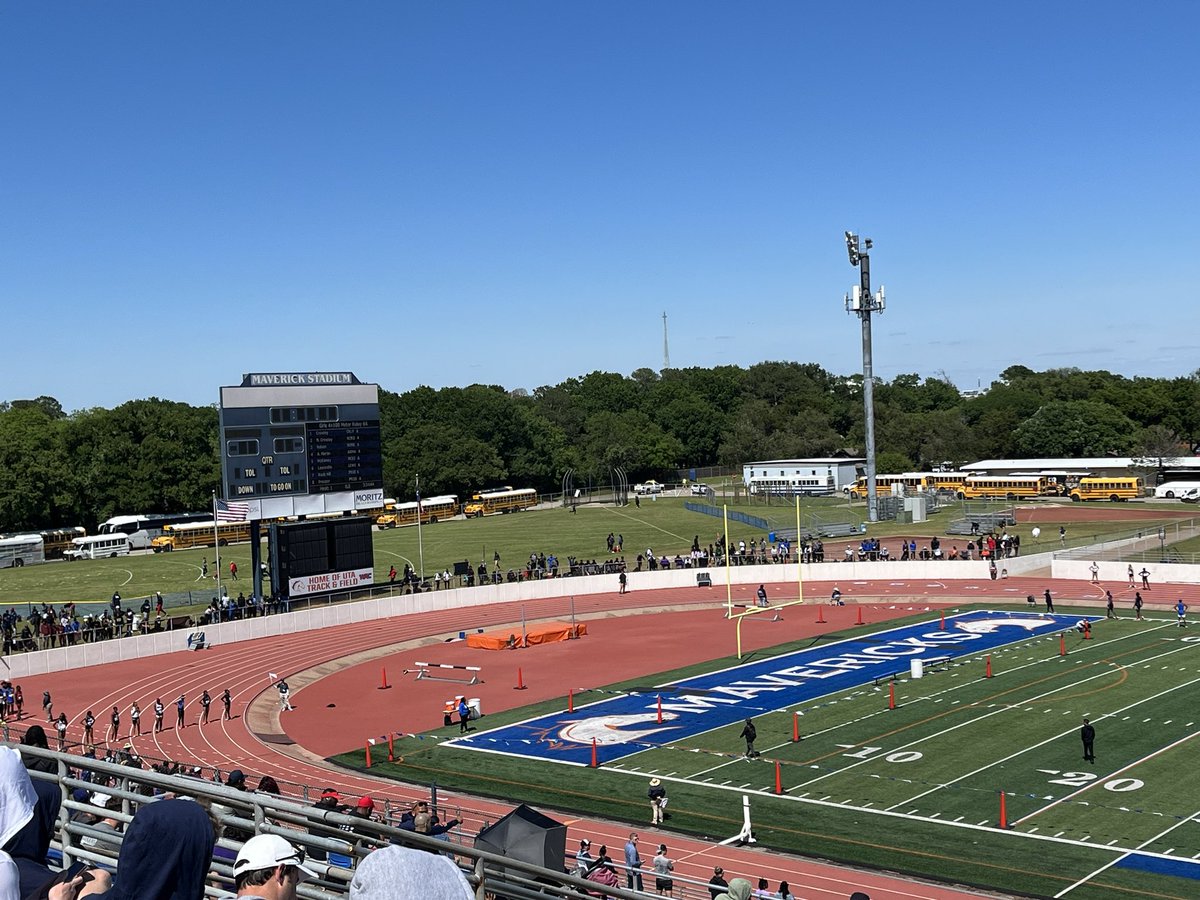 coachswinnea's tweet photo. 5A Region II Track Championships, let’s Go Redhawks!!! https://t.co/Qpj1kbUIeE