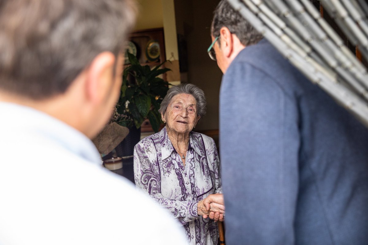 La Pilar té 102 anys, ha patit dues dictadures ferotges. L’1 d’Octubre va cedir la seva llar de #Prullans x fer-hi el recompte davant de l’amenaça de la Guàrdia Civil.

Hem de culminar la independència x les dones valentes com ella. L’hem de culminar pels nostres fills i filles.