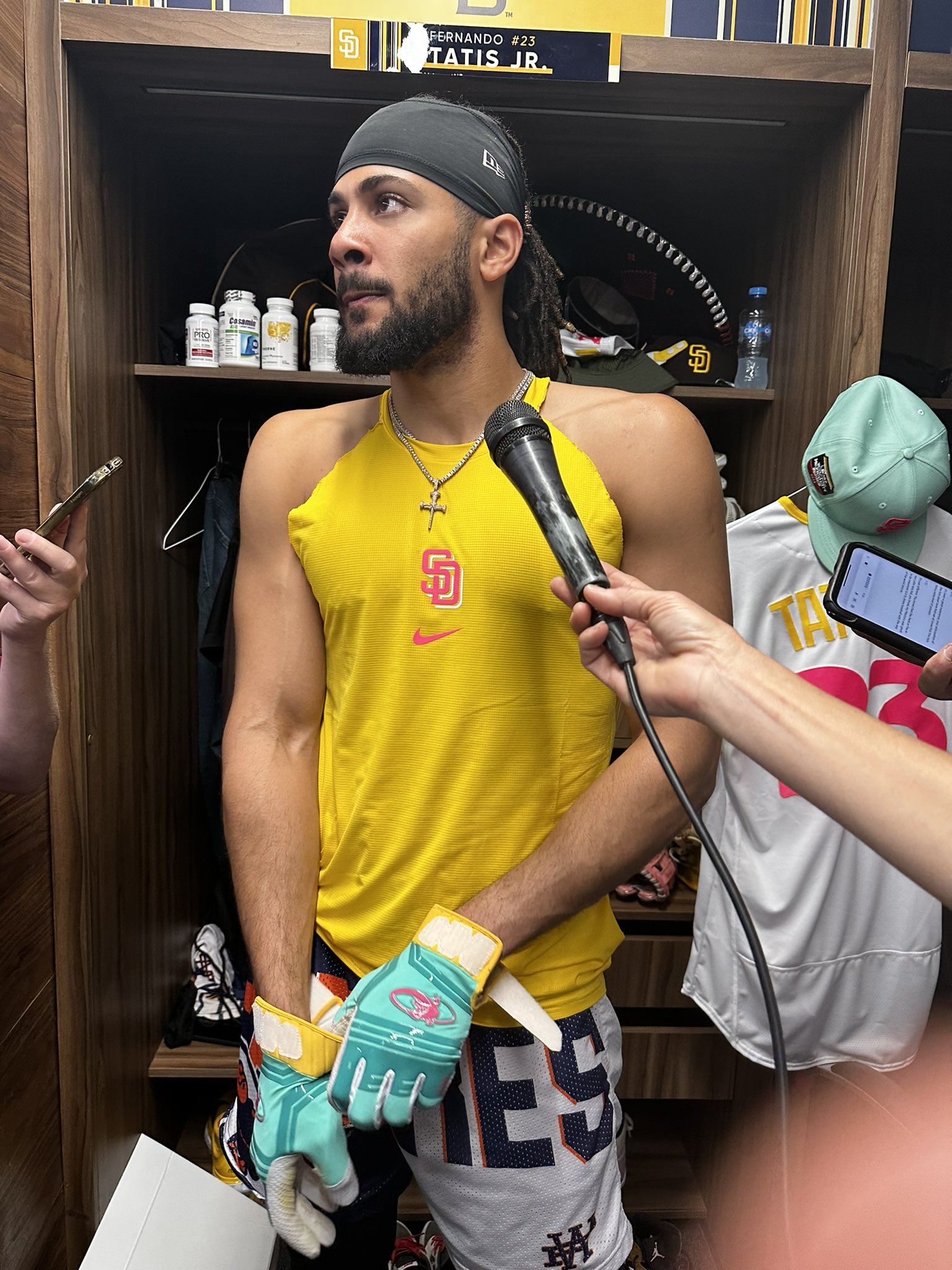Kevin Acee on X: Bes 1. First time Fernando Tatis Jr. is wearing City  Connects. 2. T-shirt commemorating occasion (designed by Lowell Scott.) 3.  “Miami edition” City Connect wizardry worn by Marco