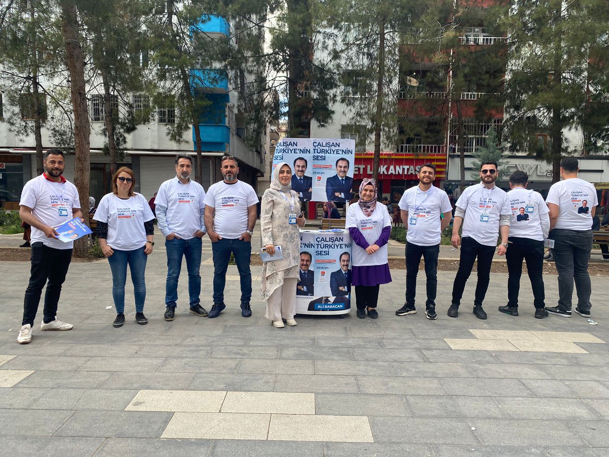 bağlara Deva olarak kadın, gençlik,il, ilçe, olarak
Hep birlikte Sakarya caddesinde broşür dağıtıp deva için CHP dedik emeği geçen bize eşlik eden başta
<a href="/CihanUlsen/">Cihan Ülsen</a>
 @yucelkaradass  a ve diğer tüm arkadaşlara teşekkür ediyoruz
<a href="/remzikaymakk/">Remzi Kaymak</a>
<a href="/mesutyuksel21/">Mesut Yüksel</a> 
<a href="/alibabacan/">Ali Babacan</a> 
<a href="/ErdalAyat/">Erdal Ayat</a>