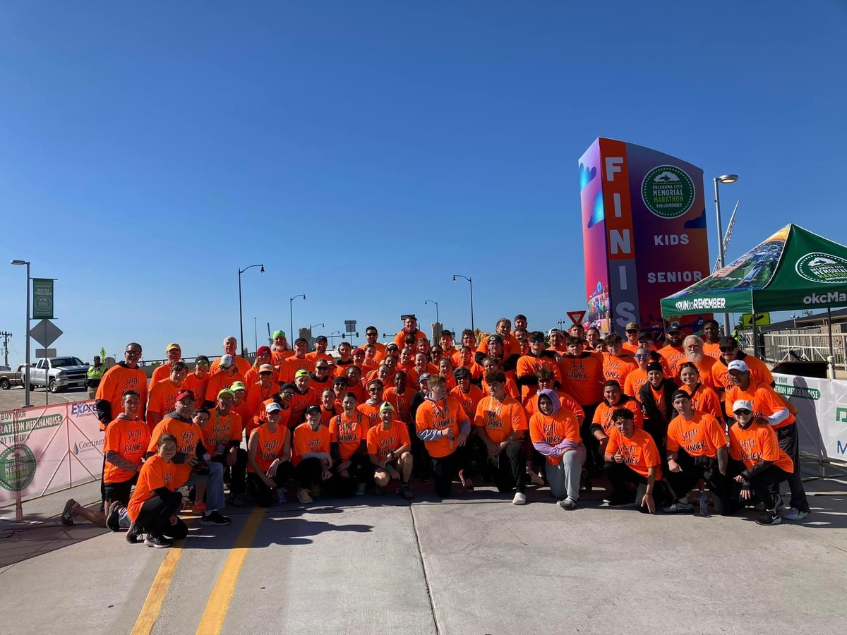 ChandlerRhodes's tweet photo. Mustang OL at the OKC Kids Marathon this morning. So proud of these guys for volunteering and making sure these kids stayed safe and had a great time! @1BroncoFootball @coachmac_ https://t.co/KkYmoZi7zf