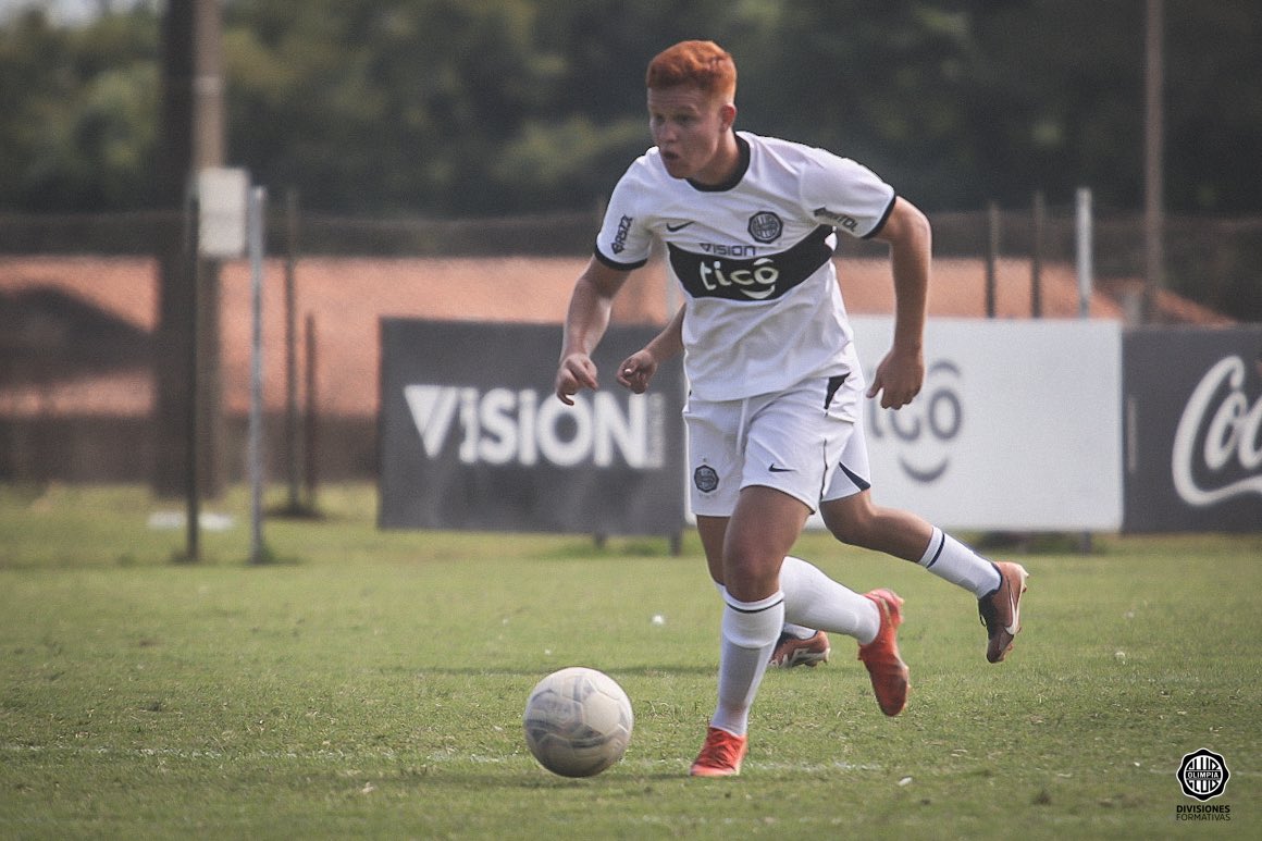 FormativasO's tweet photo. ¡Hola, Colo! 👋

Luego de 13 meses de espera, Augusto Melgarejo volvió a las canchas.

¡Felices de que hayas superado esta etapa y verte de vuelta en las canchas! 💪🏻

#OlimpiaMiOrgullo ⚪️⚫️⚪️ https://t.co/oBo2y6PdNU