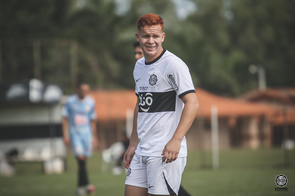 FormativasO's tweet photo. ¡Hola, Colo! 👋

Luego de 13 meses de espera, Augusto Melgarejo volvió a las canchas.

¡Felices de que hayas superado esta etapa y verte de vuelta en las canchas! 💪🏻

#OlimpiaMiOrgullo ⚪️⚫️⚪️ https://t.co/oBo2y6PdNU