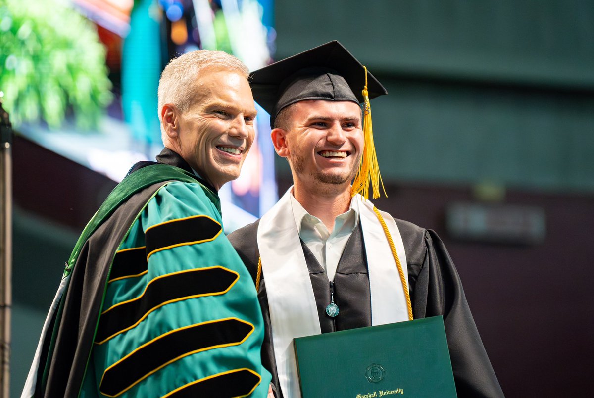 marshallu's tweet photo. Our graduates 🥹 We wish you could stay forever, but we can't wait to see the places you'll go 💚🎓 https://t.co/KcBgMfAnnA