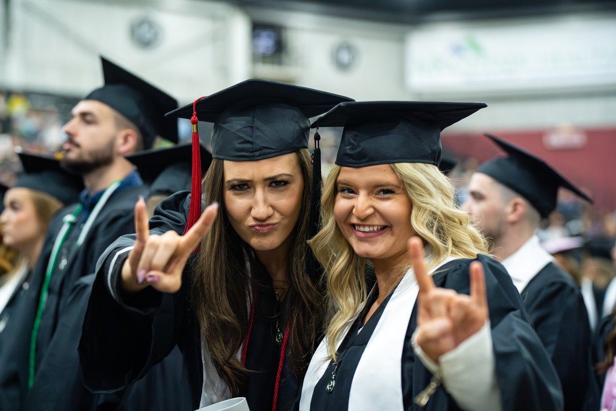 marshallu's tweet photo. Our graduates 🥹 We wish you could stay forever, but we can't wait to see the places you'll go 💚🎓 https://t.co/KcBgMfAnnA