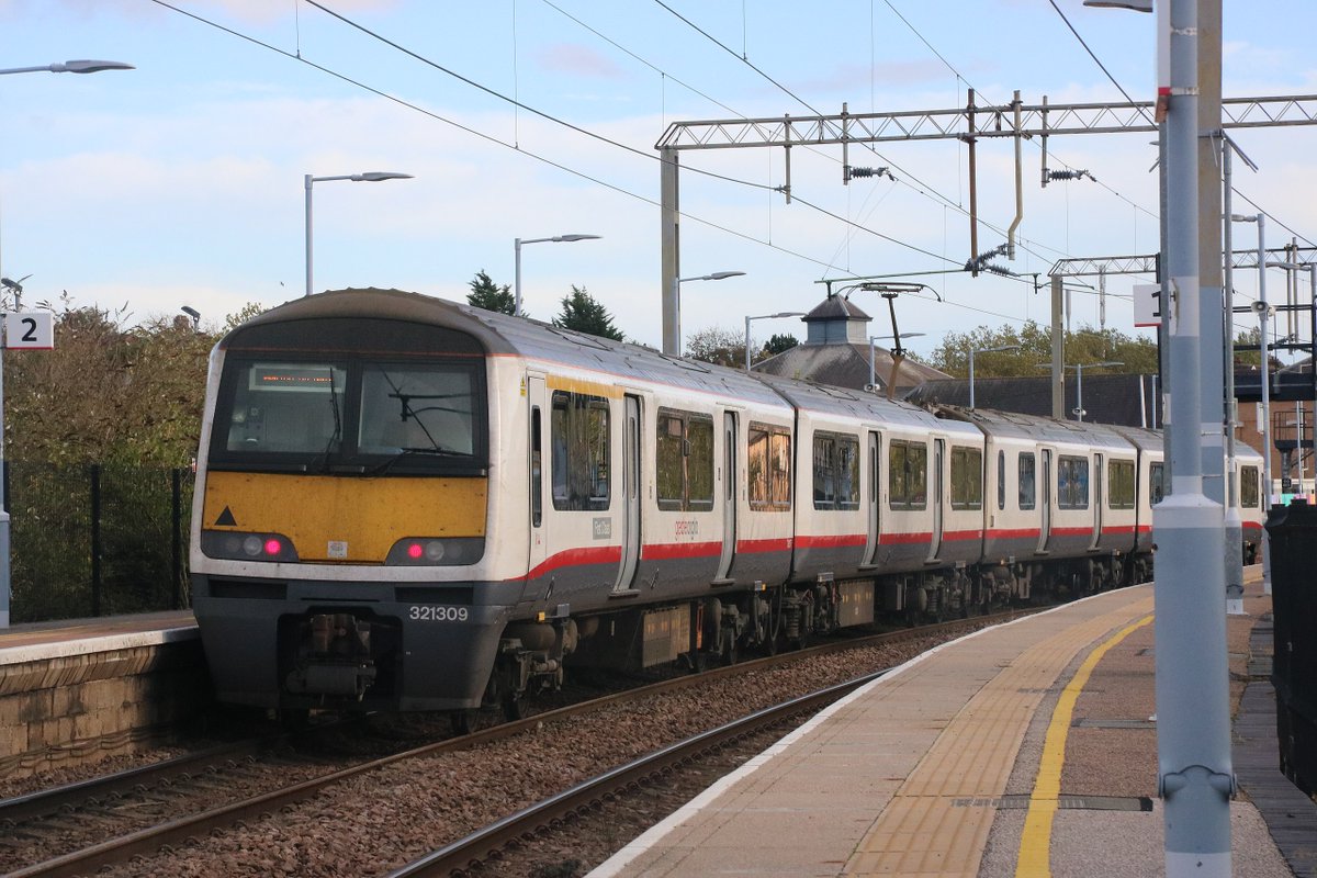 williampgwebb's tweet image. Farewell to both Greater Anglia Class 321s 1988-2023 and Southern Class 313s 1976-2023 #Farewell321 #Class321 @greateranglia #GreaterAnglia #Class321Farewell #Class313Farewell #Farewell313 #Southern #Class313 @SouthernRailUK