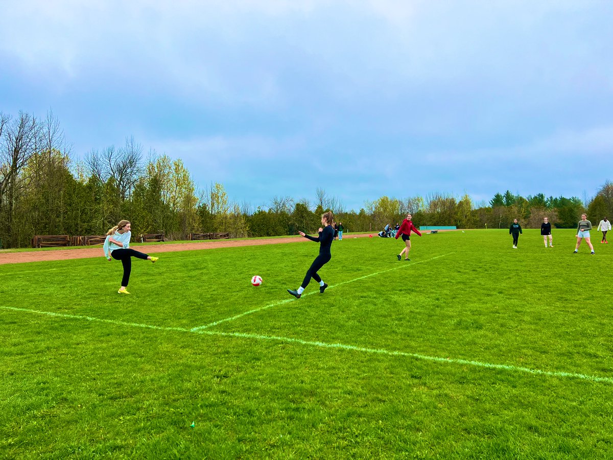 Breaking my Twitter hiatus to share how much I love seeing our students playing in their house soccer league. This student-led “tradition” started during COVID and has carried on until now. What a great way to get outside and build community!⚽️ #FootballisLife

<a href="/LakefieldCS/">Lakefield College</a>