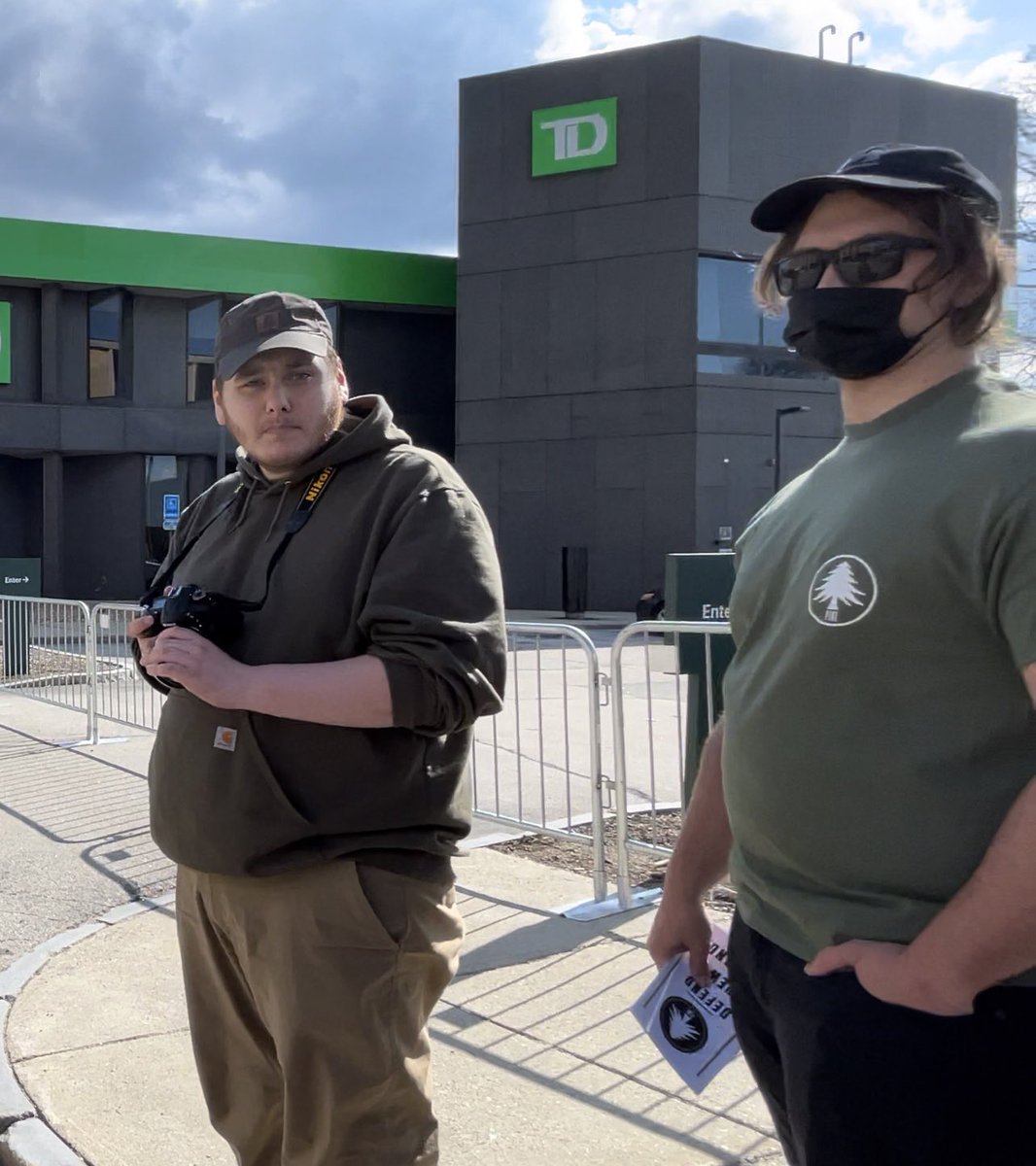 SplendidSpoon's tweet image. Oooh that looks like manbun nazi from Manchester! (Seen here with hoodsie).