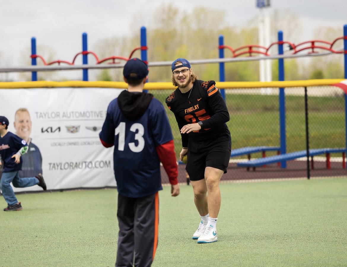 Another great day with our friends at Miracle League! Special thanks to <a href="/EubanksAidan/">aidan eubanks</a> for the great photos! #1Team