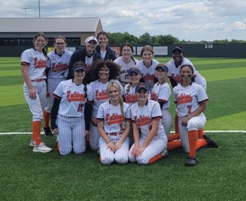 igntx2025's tweet photo. Congratulations the our C/UTL @CamSoriano2025 and the McKinney North Lady Bulldogs on becoming BI-District Champs and moving on to the next round 🥎 @scan1ansports @dfwvarsity @TopPreps @SunilSunderRaj3 @BlazeFastpitch @TexHSSoftball @QrRecruiter https://t.co/Y0Y2WQ8DYZ