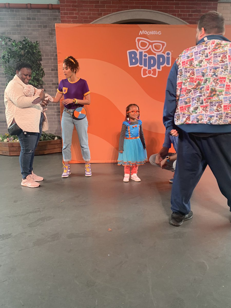 zsminkey's tweet photo. @KaitlinBex you and Clayton made my daughters day today!!! (And honestly my wife was awestruck to meet you too and loved how sweet you were to our baby! Blippi and Meekah are great!! Thanks for what you do for the kids!! https://t.co/uNzyoQunvO