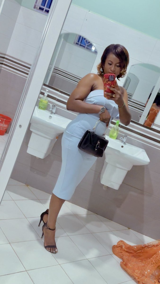 FatmahShokat's tweet image. Emma Weds Grace  💍🦋💙

Kahama kuna jambo 🔥

#TemporaryPost