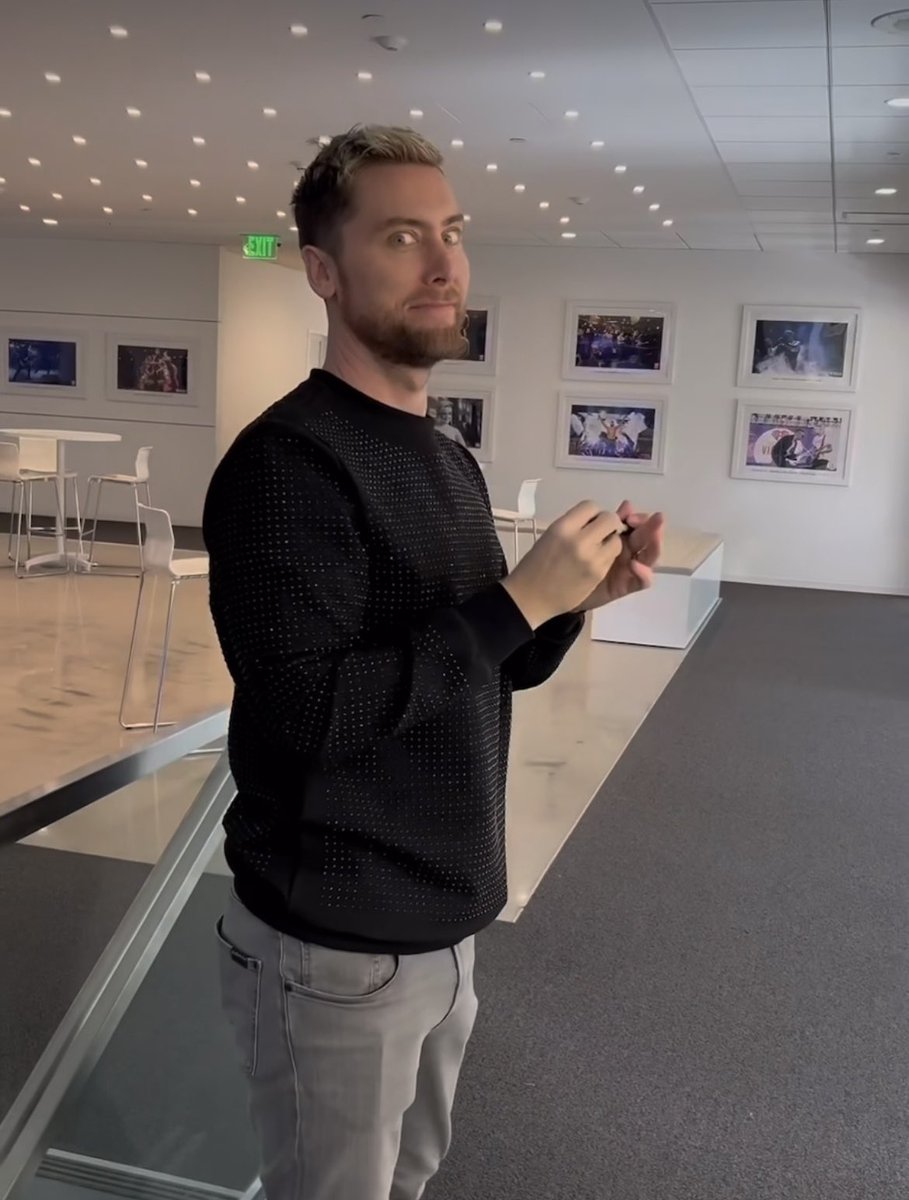 LanceBassLove's tweet photo. I love him so much. 😂❤️ #TeamNSYNC https://t.co/DwVnVuE5EN