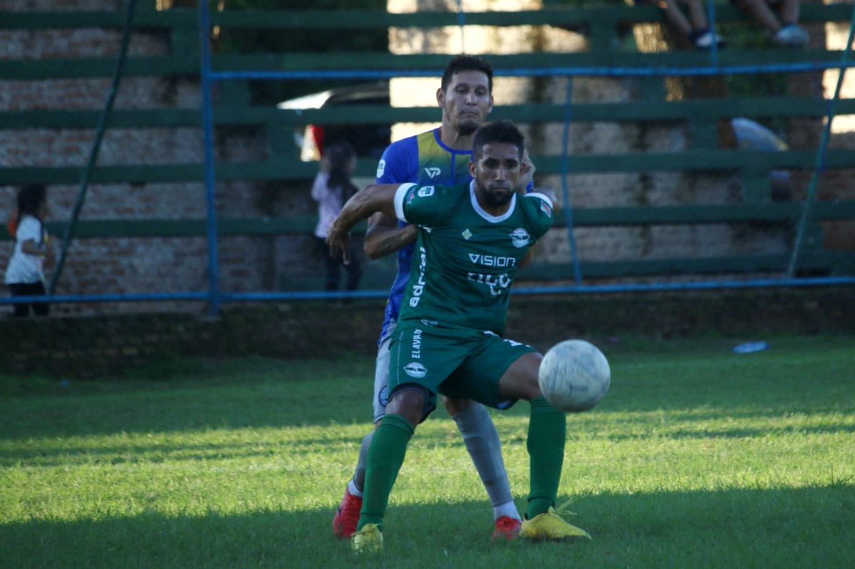 APFPrimeraB's tweet photo. ⏱️ 90’
Se adicionan 4️⃣ minutos!
➡️ #Pettirossi 1
➡️ #ColonJAS 1
🗓️Fecha 4
#APFPrimeraB⚽️ https://t.co/2kE60zavuJ