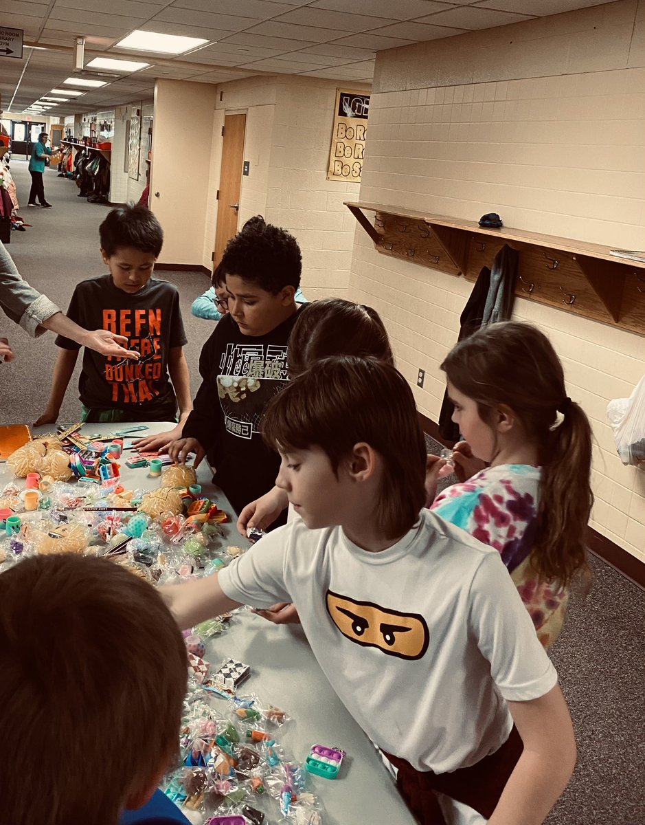LakeAgassizGFPS's tweet photo. Fridays are for school wide BINGO. #MustangPride @GFSchools https://t.co/3q4nyJM1F6