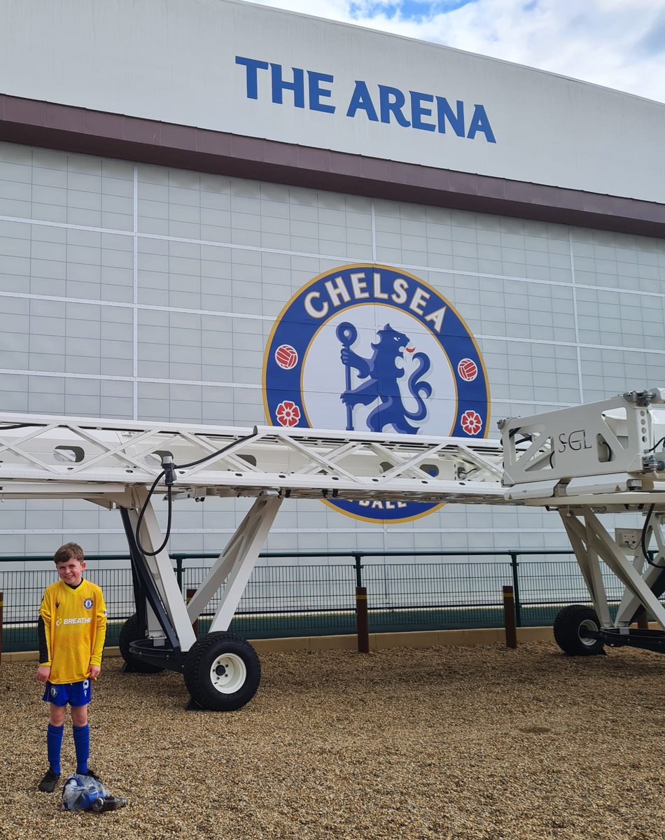 ianward21's tweet photo. Fresh off his impressive performance for our U10 Titans earlier today @BurghfieldFC , Henry then was lucky enough to take part in a training session with Chelsea FC . Here he is at their Cobham training facility this afternoon⚽️💙 https://t.co/vOdW0SVY6l