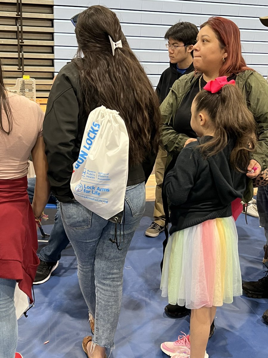 lockarmsforlife's tweet image. We had a great morning at @KidsFestATX!

We gave away more than 100 gun locks, shared tips on how to inquire about guns in people’s homes, &amp;amp; gave students a pledge of responsibility. 

#lockarmsforlife #keepemsafe #safegunstorage #gunsafety #atxlife #atxnonprofits