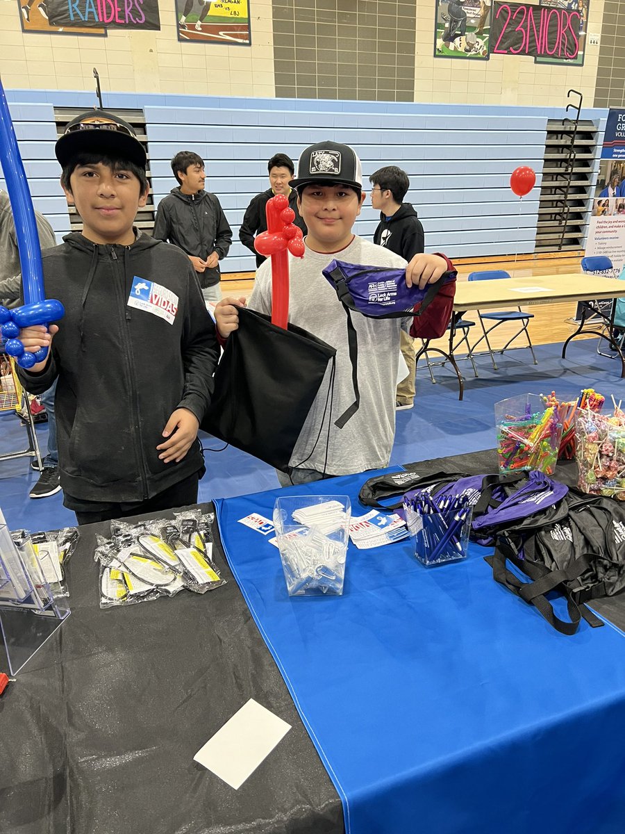 lockarmsforlife's tweet image. We had a great morning at @KidsFestATX!

We gave away more than 100 gun locks, shared tips on how to inquire about guns in people’s homes, &amp;amp; gave students a pledge of responsibility. 

#lockarmsforlife #keepemsafe #safegunstorage #gunsafety #atxlife #atxnonprofits