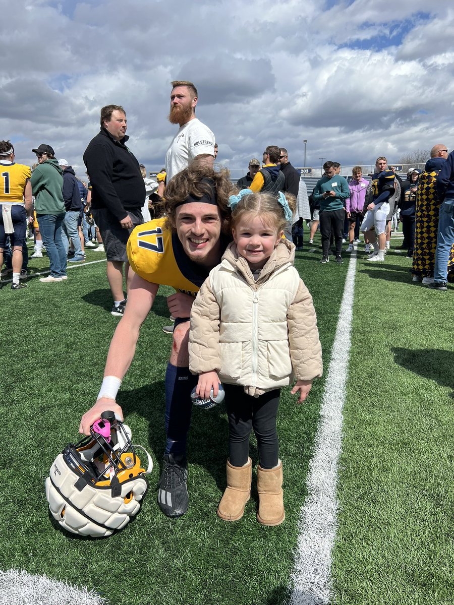 IsaacStruck's tweet photo. Spring Game✔️

Cheering on Uncle Manny https://t.co/j8ZnXvowtE