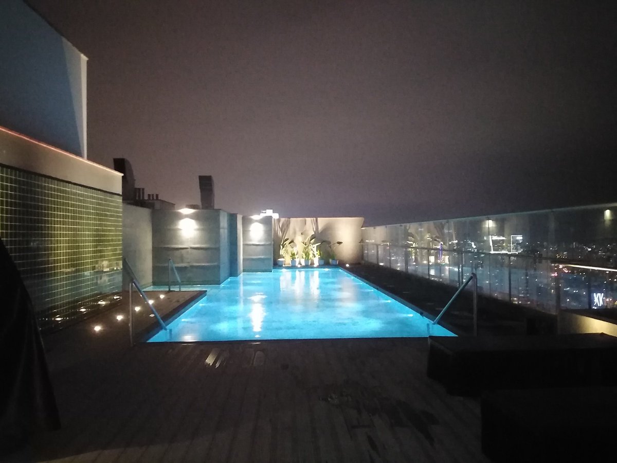 SingleCarlSW's tweet photo. Hoy sale su Piscinazo en el #BunkerDeCarlitos con mis amigos @Kimysam4. Quién más se apunta? https://t.co/8GSbyvaPIX