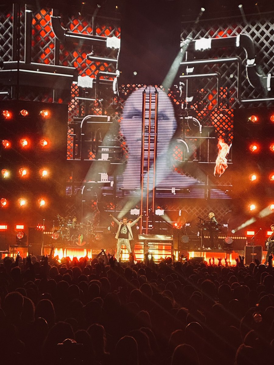 duranduran's tweet photo. #duranlive taking over Manchester!! https://t.co/FQZdvaLCul