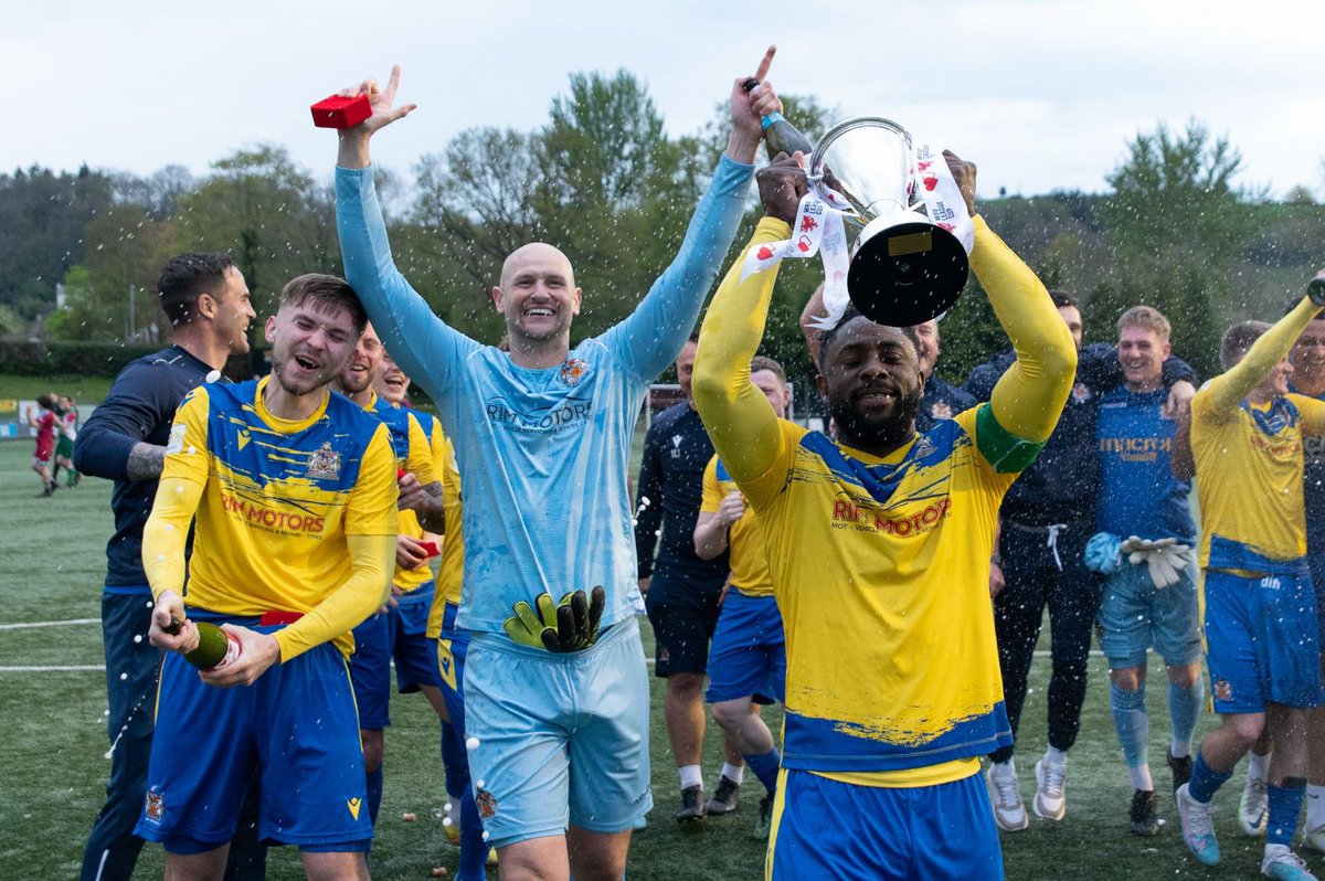 BarryTownUnited's tweet photo. And that's a wrap 💛💙

What a season... 

🏆🏆🏆🥇🥇🥇 https://t.co/YXEHj7fNlV