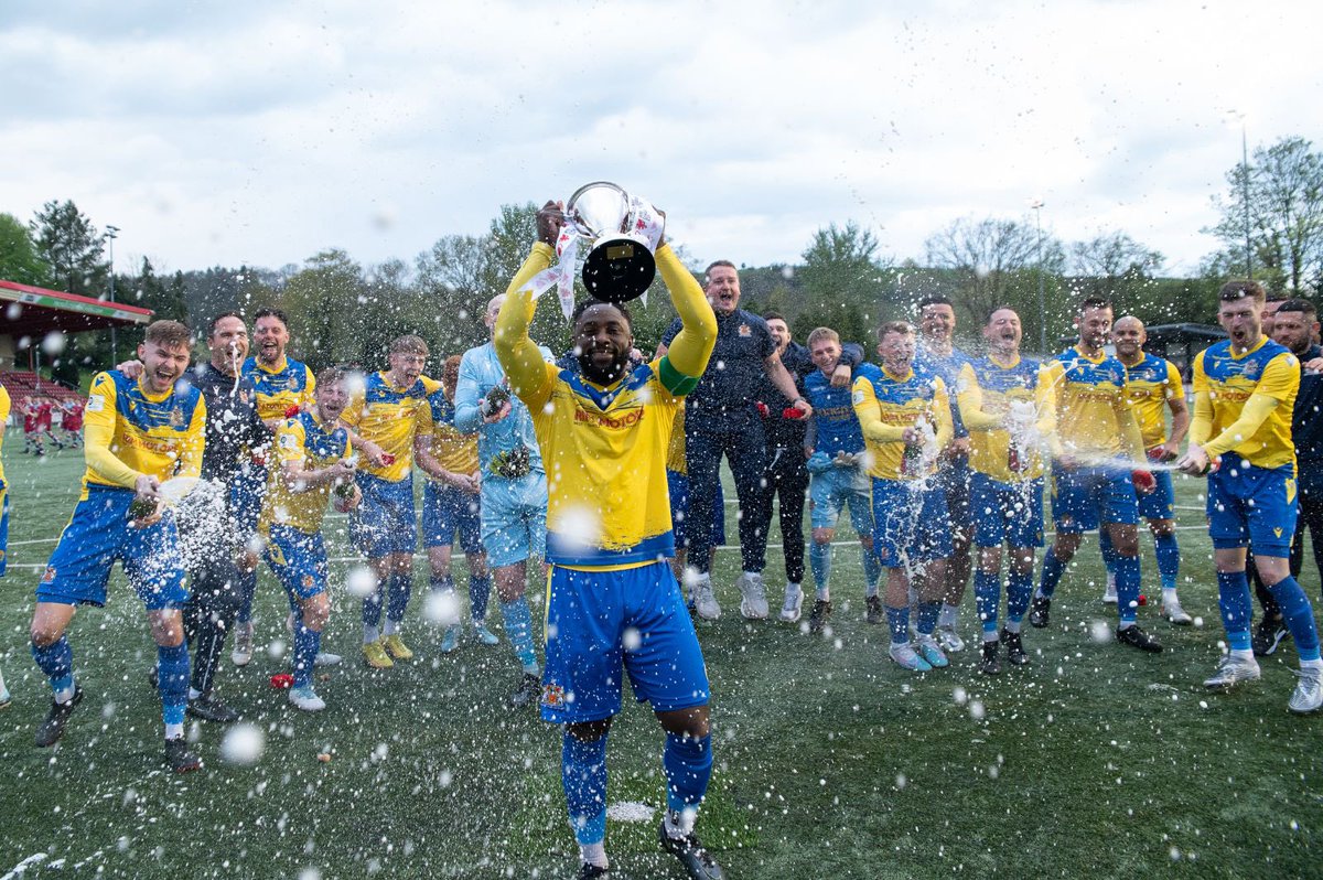 BarryTownUnited's tweet photo. And that's a wrap 💛💙

What a season... 

🏆🏆🏆🥇🥇🥇 https://t.co/YXEHj7fNlV