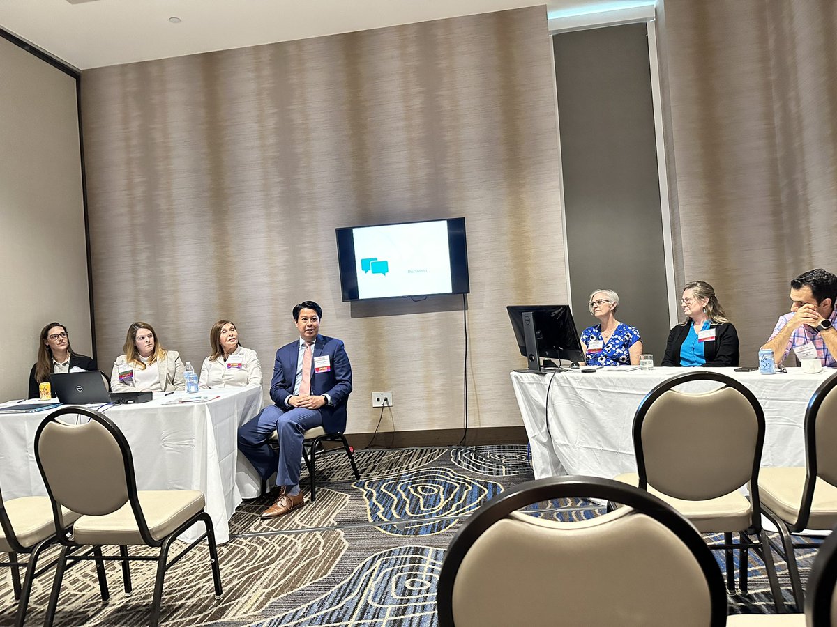 Interprofesionalism in clinical practice. 
A panel w physician, pharmacist, dietician and APP discussing how to work together to provide efficient care to our patients. 

Team work makes the dream works

<a href="/NPlubdub/">Cat Shah</a> <a href="/TareqNassar12/">Tareq Nassar, MD</a> 
<a href="/SBansalNeph/">Shweta Bansal</a> <a href="/AnandPrasadMD/">Anand Prasad</a> <a href="/UnivHealthSA/">University Health</a>