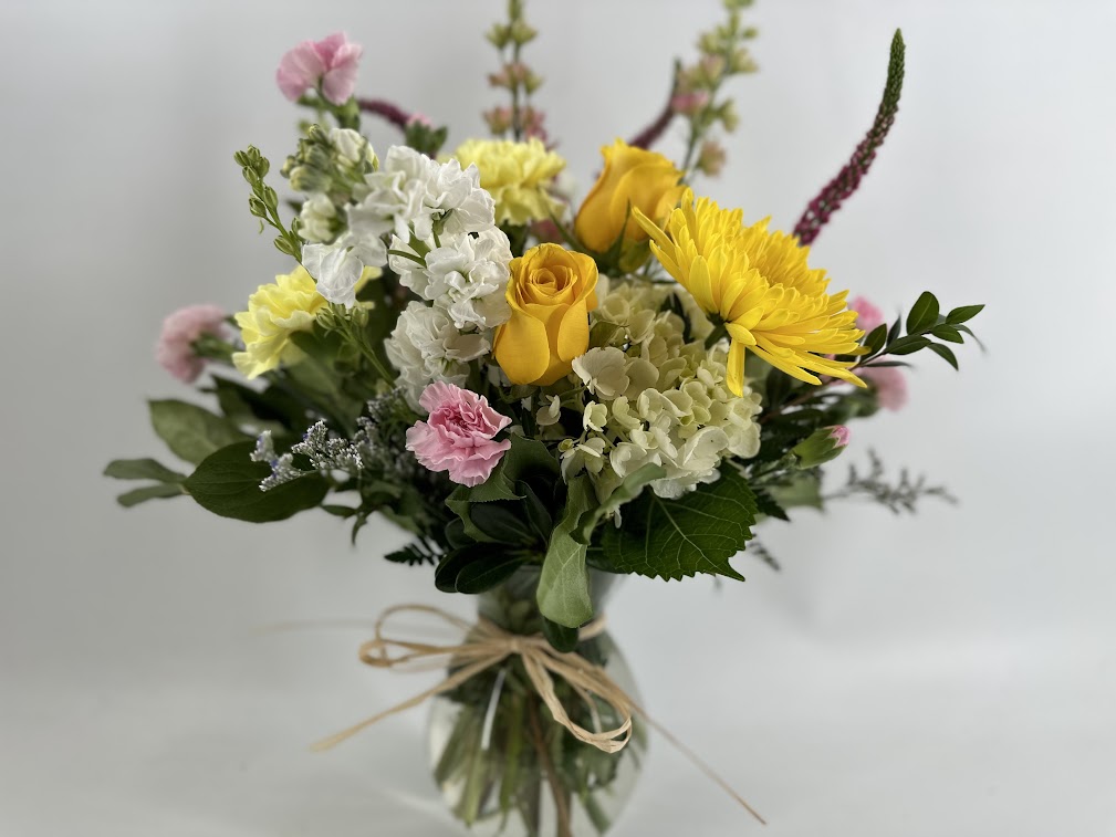 PersimmonPetals's tweet photo. The perfect springtime arrangement 💐
#ctsmallbusiness #localct #hartfordhasit #floraldesign #flowers #spring https://t.co/v3Be3Rw9BN